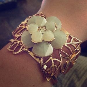 Beautiful Flower Gem Bracelet